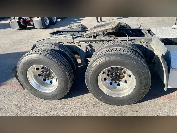 2019 Freightliner Cascadia 126