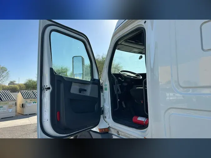 2020 Freightliner Cascadia 126