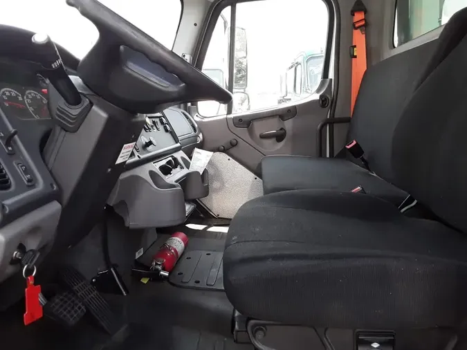 2019 FREIGHTLINER M2 106