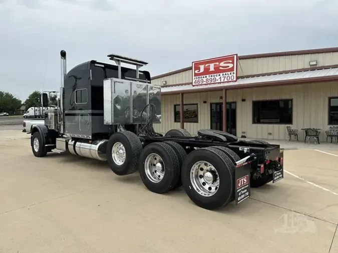 2022 PETERBILT 389