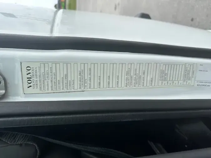 2020 VOLVO VNL64T860
