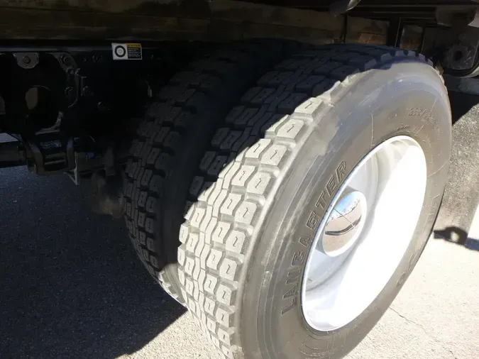 2020 Peterbilt 330d6934962777afbcc8267fb1ae97d367e