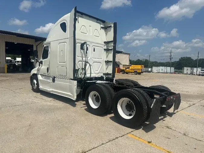 2018 Freightliner X12564ST