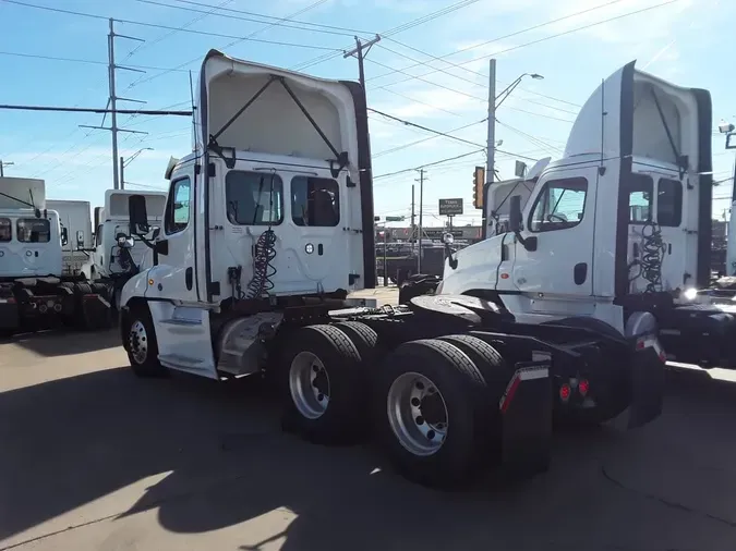 2019 FREIGHTLINER/MERCEDES CASCADIA 125d69a61d33f925505661ef3f1afdaae86