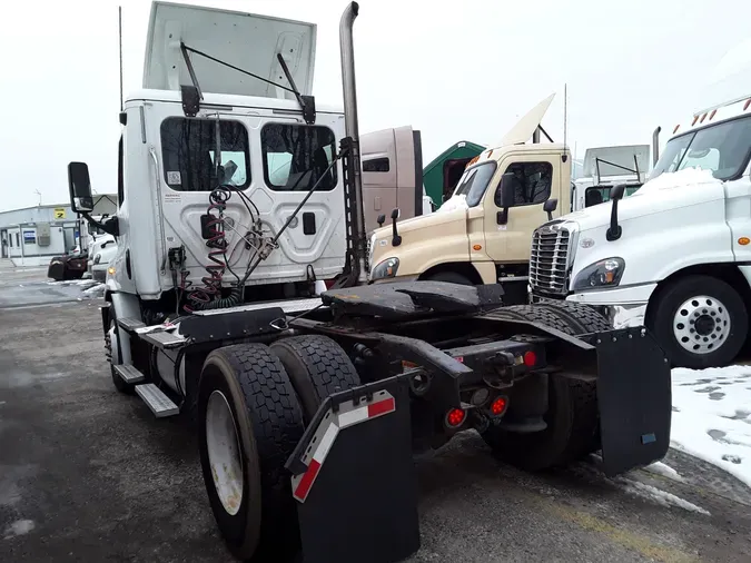 2015 FREIGHTLINER/MERCEDES CASCADIA 113