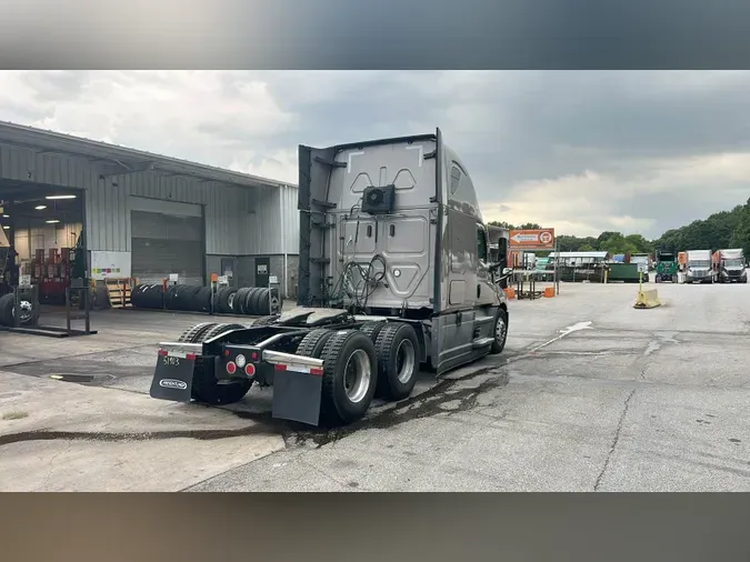 2021 Freightliner Cascadia 126