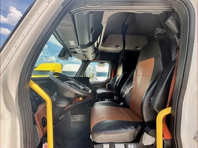 2021 Freightliner Cascadia 126