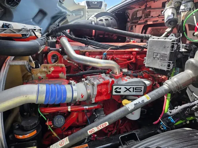 2019 VOLVO VNL64T-300d6b170103755d7e9e27154508cef155d