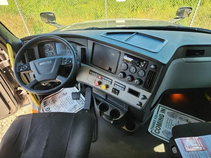 2021 FREIGHTLINER Cascadia 126