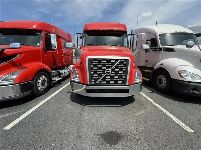 2021 VOLVO VNL740