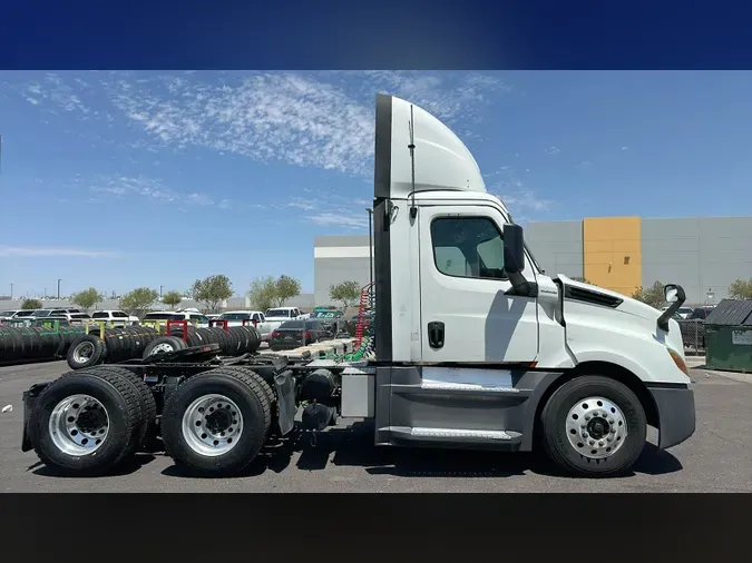 2019 Freightliner Cascadia 126