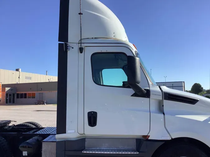 2020 Freightliner Cascadia 126