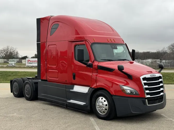 2021 FREIGHTLINER Cascadia 126