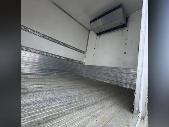 2016 FREIGHTLINER M2 106