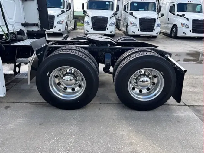 2023 Freightliner Cascadia 126