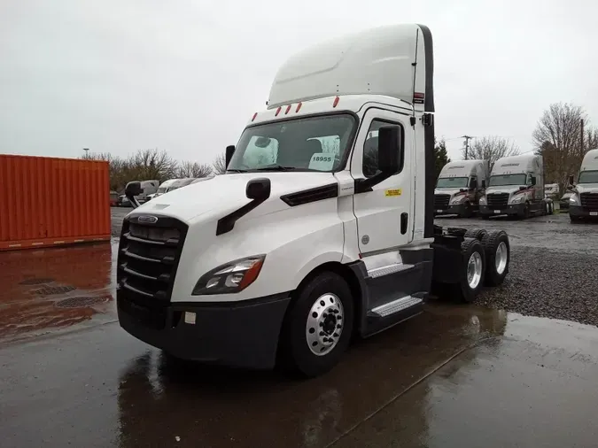 2019 Freightliner Cascadia 126