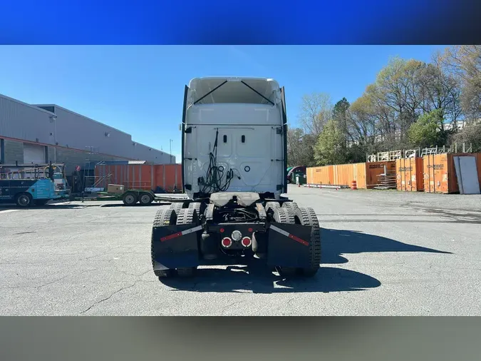 2021 Freightliner Cascadia 126