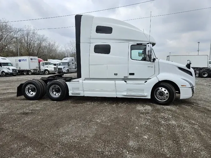 2020 VOLVO VNL64T760