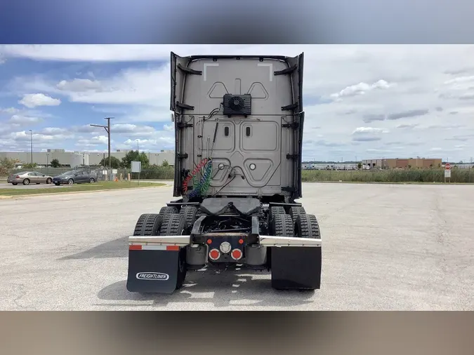 2022 Freightliner Cascadia 126