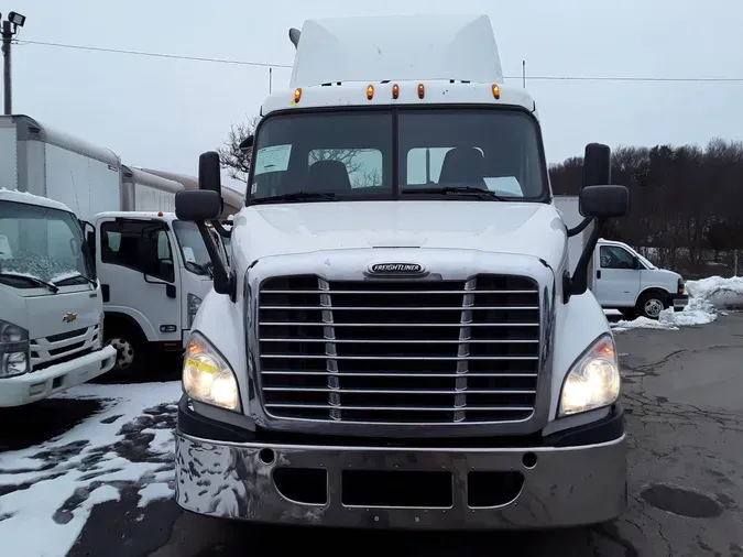 2015 FREIGHTLINER/MERCEDES CASCADIA 113