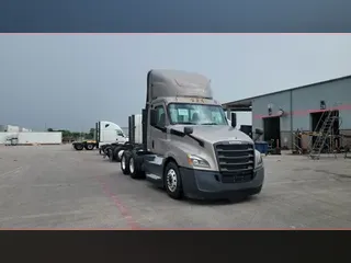 2020 Freightliner Cascadia 126