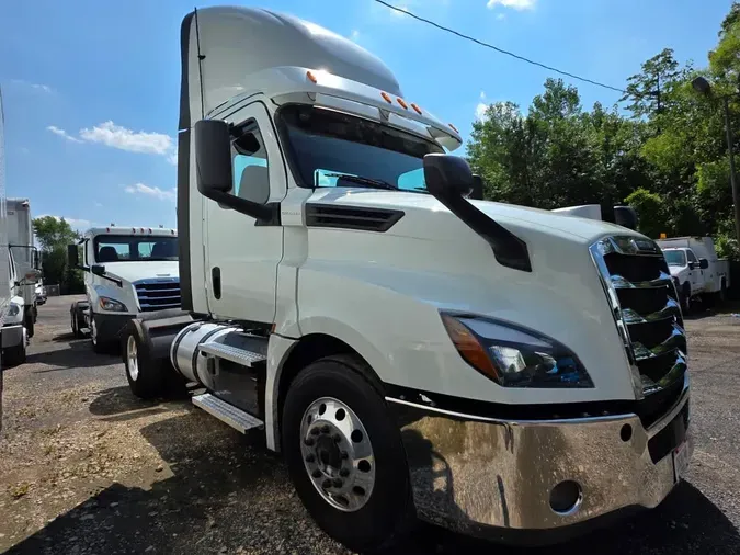 2019 FREIGHTLINER NEW CASCADIA 126