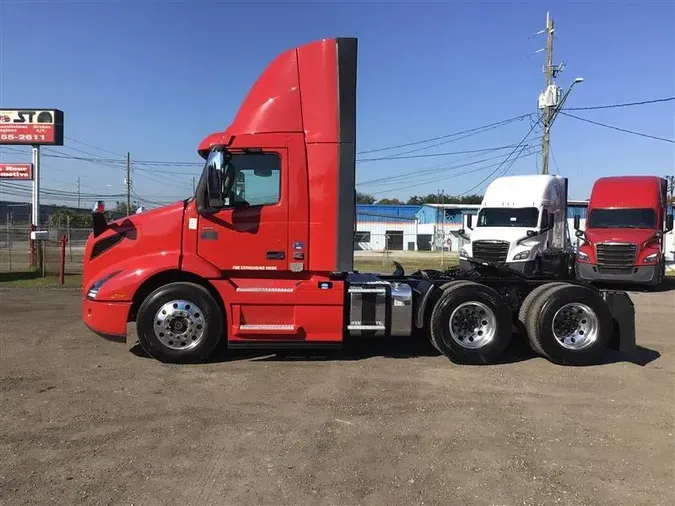 2020 VOLVO VNR300