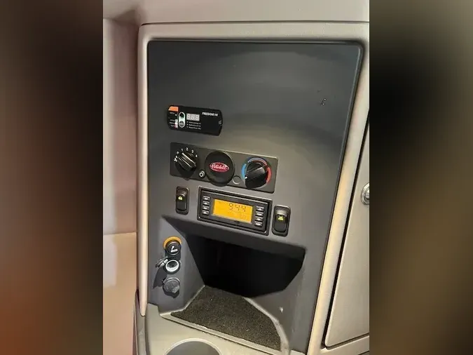 2022 Peterbilt 579d6d549d163e1854f5fba14e0645f70f5