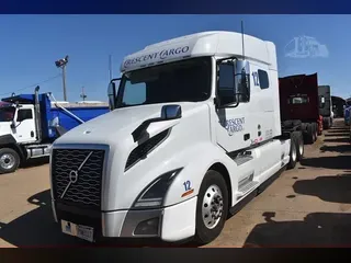 2020 VOLVO VNL64T740