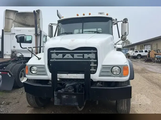 2005 MACK GRANITE CV713