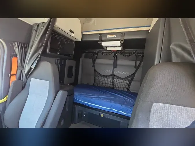 2022 Freightliner Cascadia 126