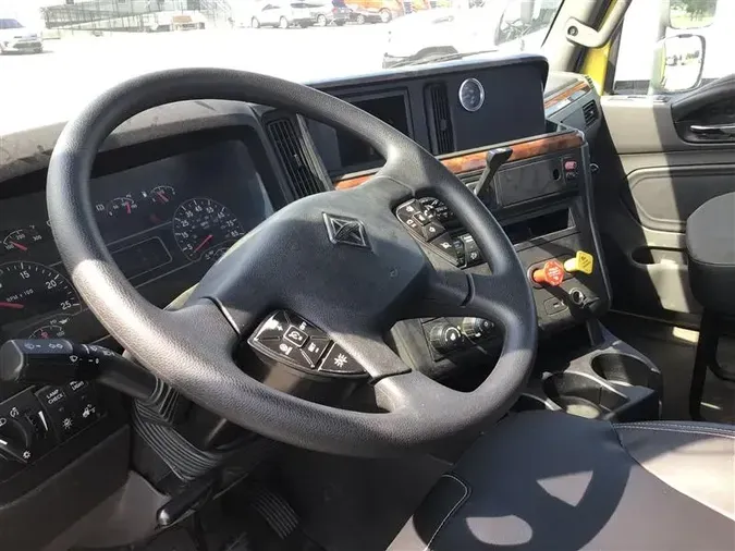 2019 INTERNATIONAL RH613