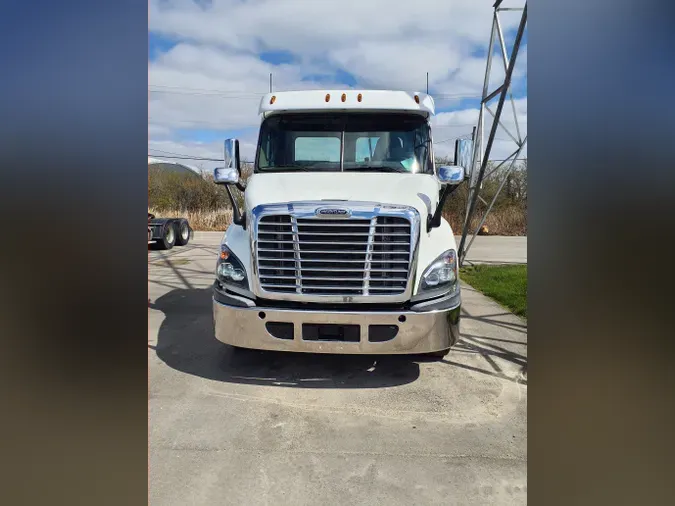 2017 FREIGHTLINER/MERCEDES CASCADIA 113