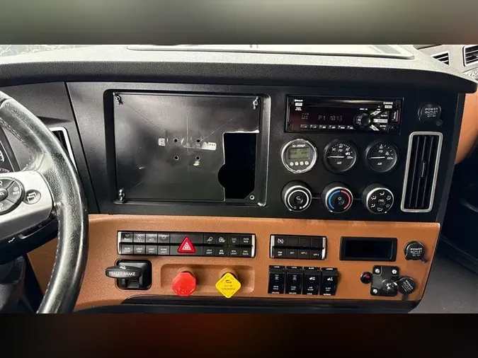 2021 FREIGHTLINER CA126