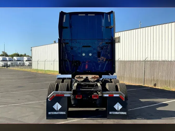 2022 INT LT625 6x4