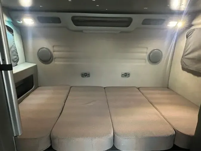 2022 VOLVO VNL64T860