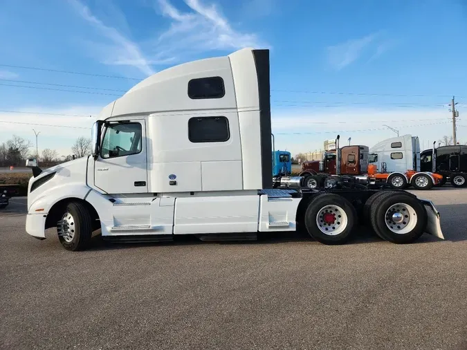 2020 VOLVO VNL64T860