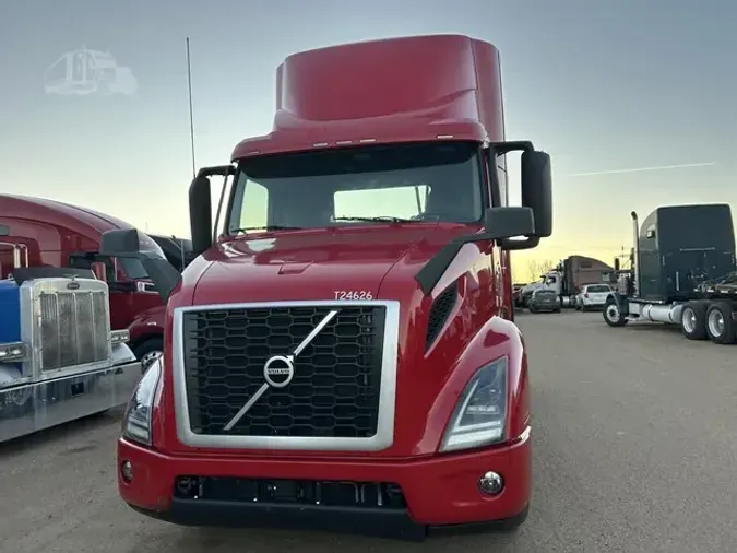 2021 VOLVO VNR64T300