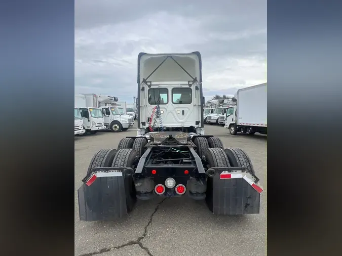 2018 FREIGHTLINER/MERCEDES CASCADIA 125