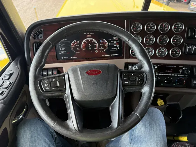 2023 Peterbilt 389