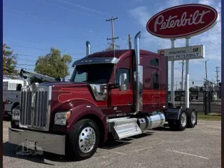 2021 KENWORTH W990
