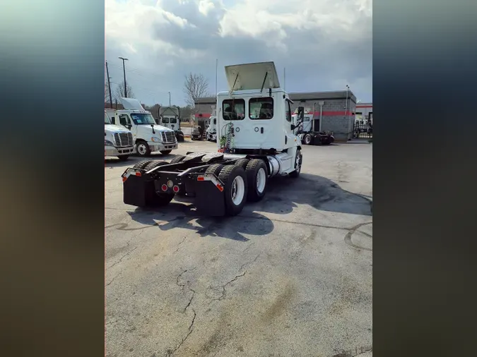 2019 FREIGHTLINER/MERCEDES CASCADIA 125