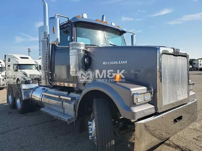 2021 WESTERN STAR 4900SF