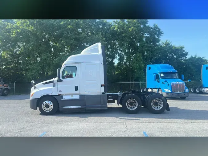 2020 Freightliner Cascadia 126