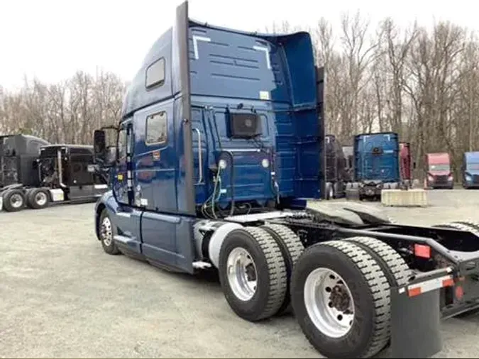 2022 Volvo VNL860