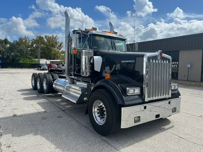 2026 Kenworth W900L