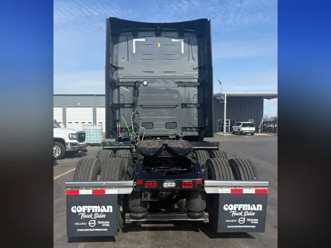 2027 VOLVO TRUCK VNL64TV04