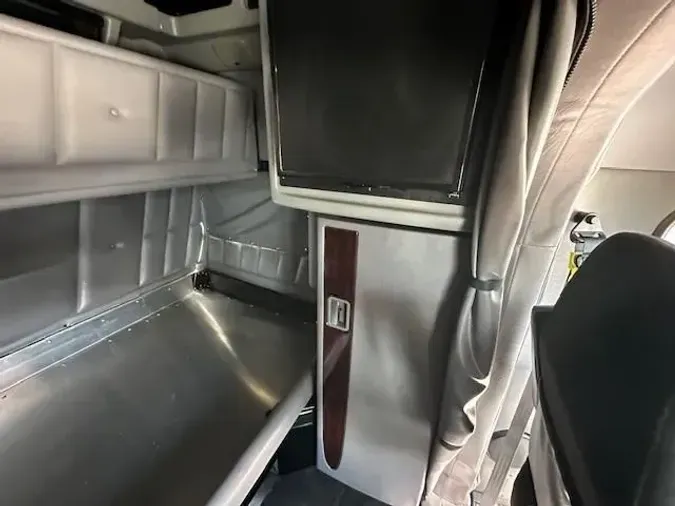 2022 Peterbilt 389