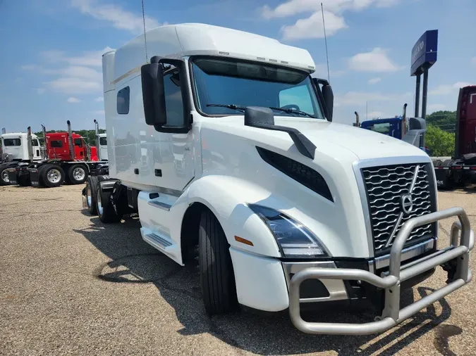 2024 VOLVO VNL64T740