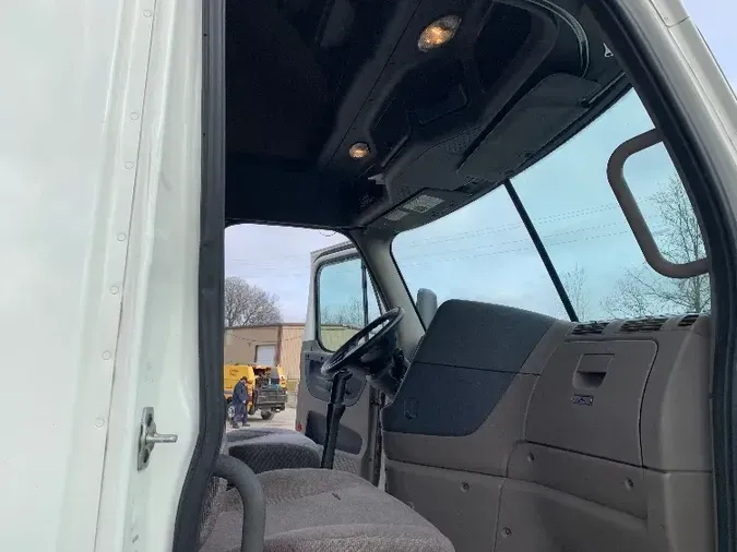 2019 Freightliner X12564ST